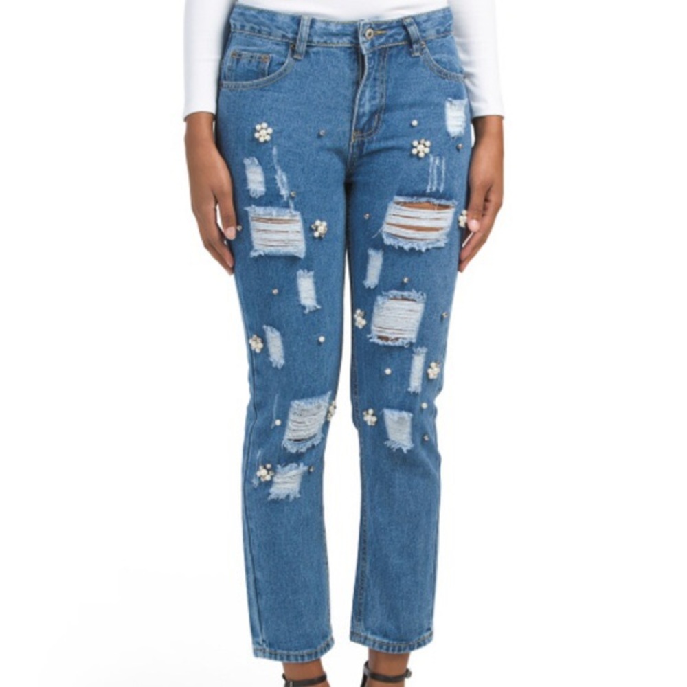 New Mom Jean Style Jeans Distressed w Pearls/Studs